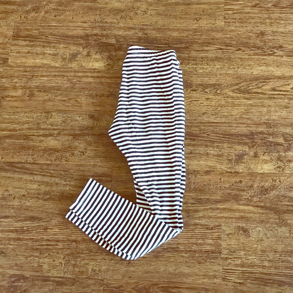 Cat & Jack XL black and white striped legging